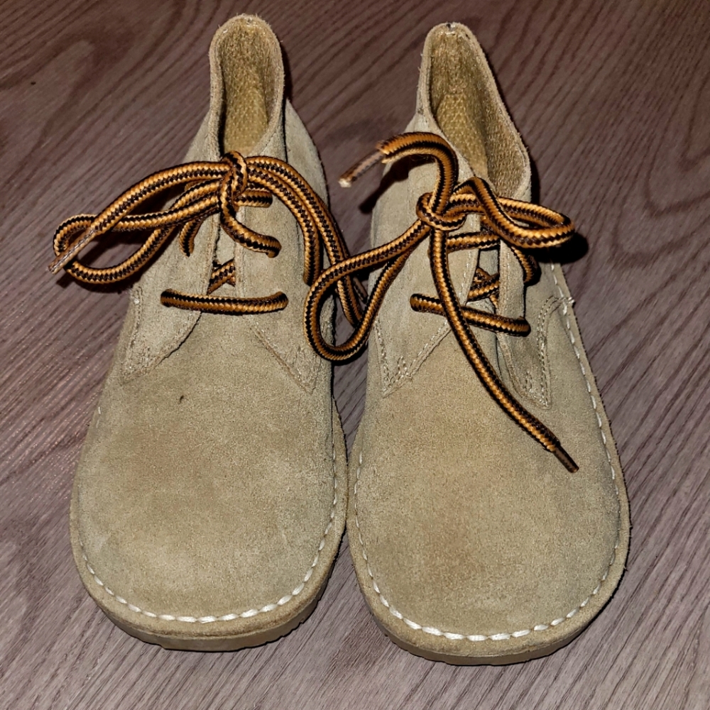 NWOT Willits Kids suede Chukka size 13.5